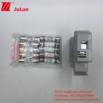 태양광 PV 설치를 위한 10A-63A PV 퓨즈 32A 10X38mm 1000V DC Din Rail 퓨즈 홀더
