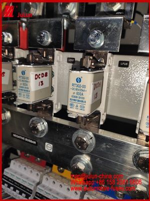600A DC80V 블레이드 퓨즈 카레믹 RT302-00 25KA GG EV / HEV 차량에 대한 우수한 DC 성능